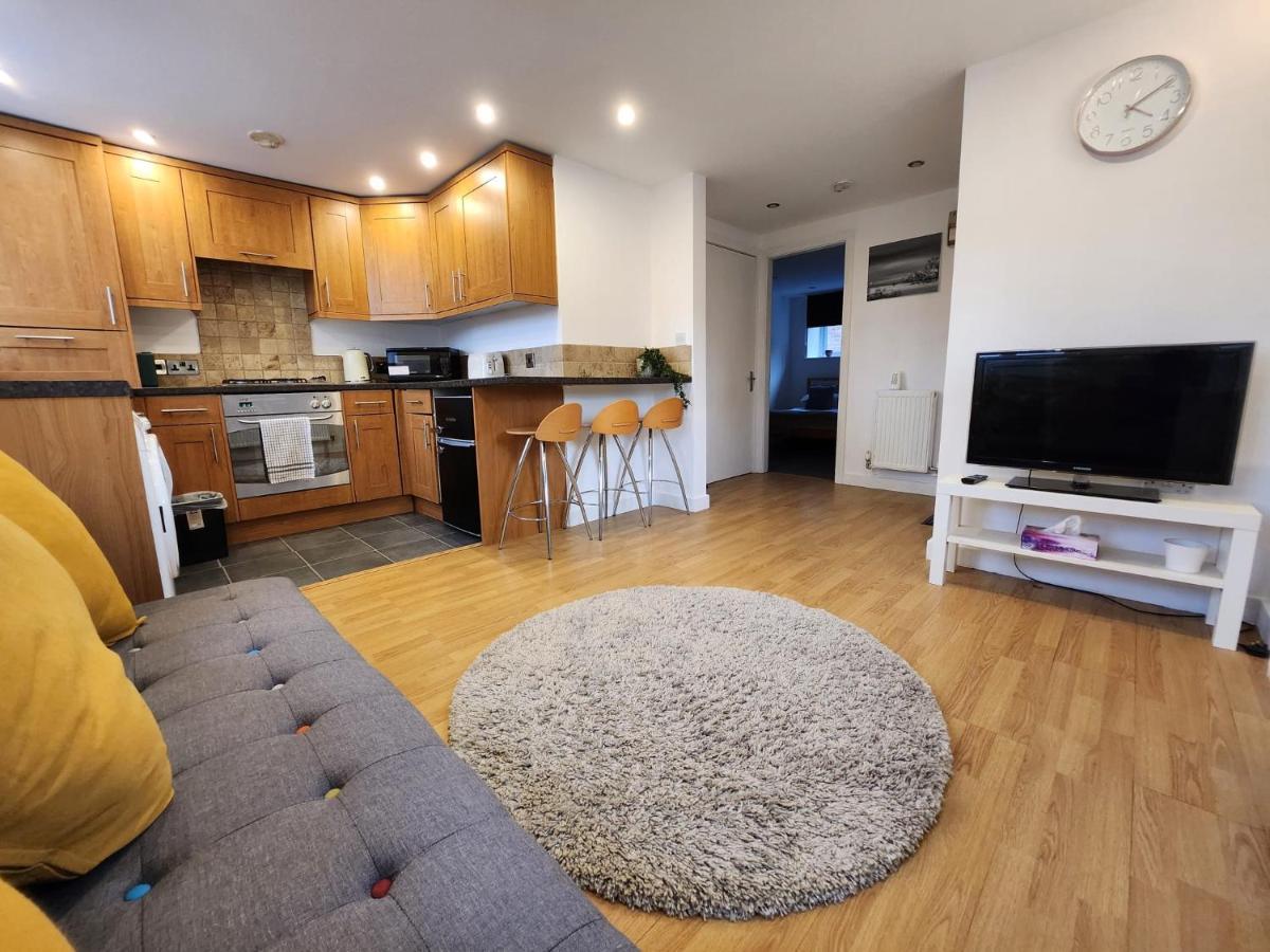 リーズEntire Flat, Bright & Open With Own Entranceアパートメント エクステリア 写真